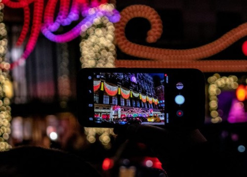 Saks files for bankruptcy as CEO departs