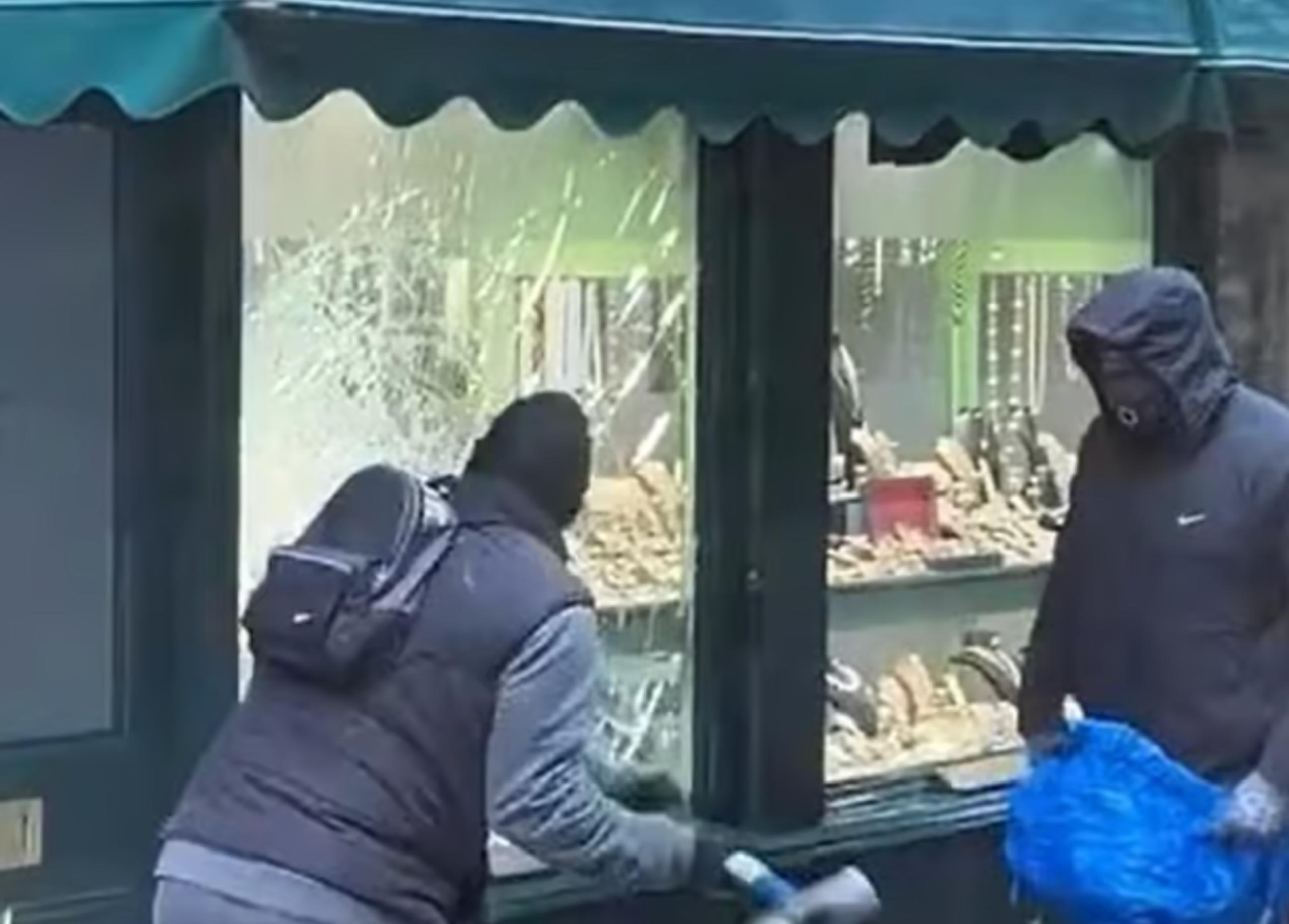 London jewellers who fought back against hammer-wielding robbers bravely vow to reopen