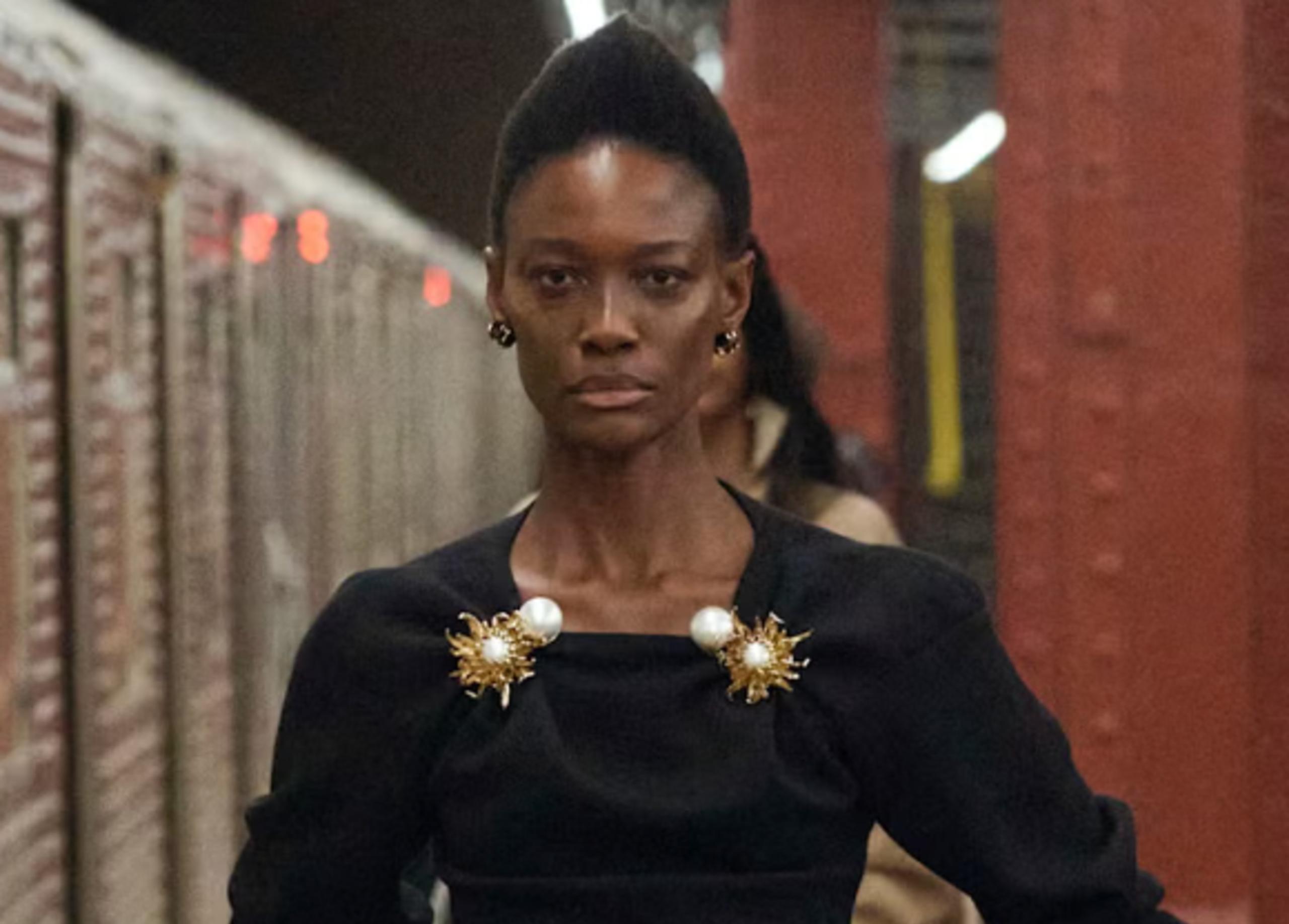 “Raid Your Grandma’s Jewellery Box”: Brooches Make a 2026 Comeback