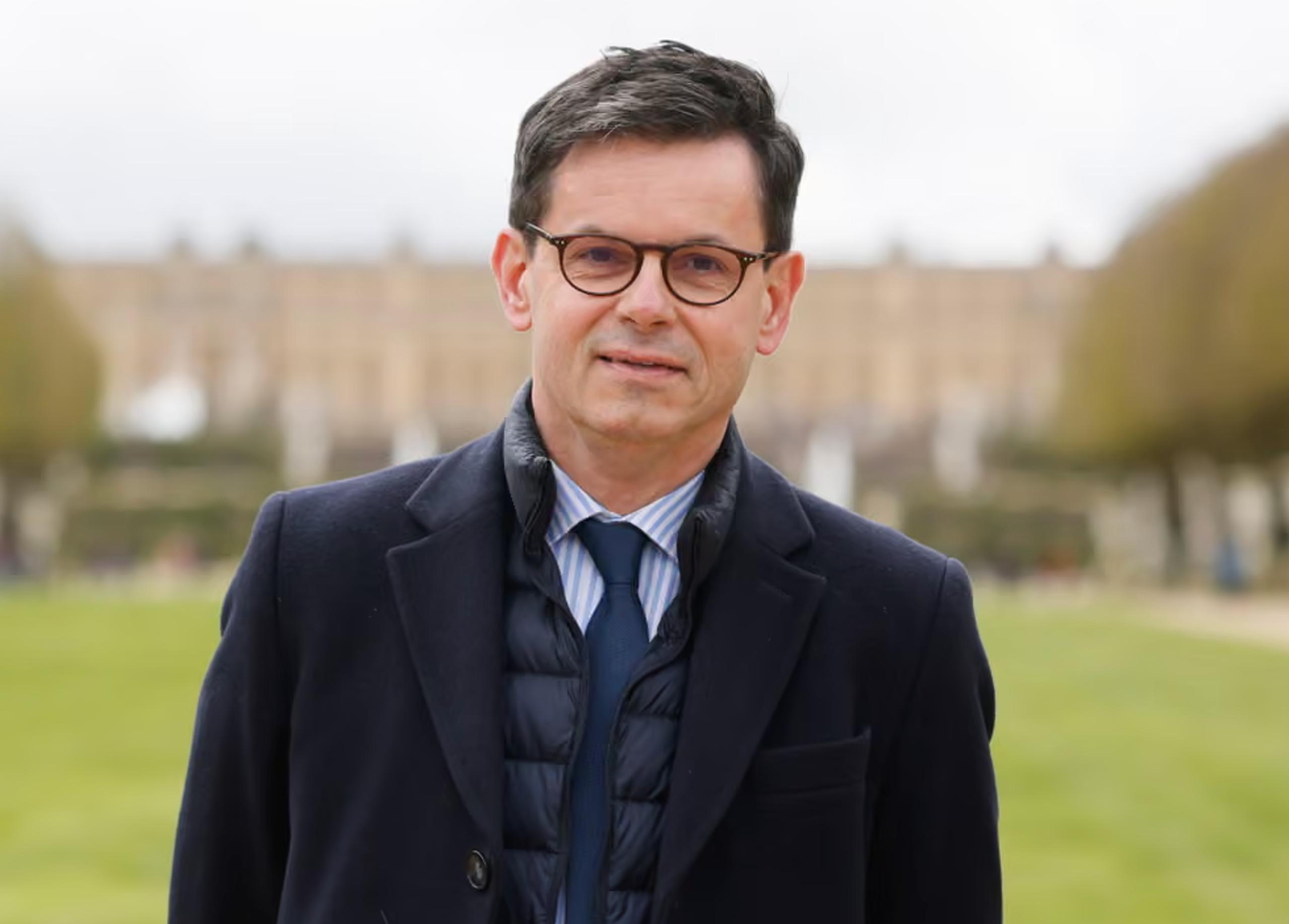 Macron appoints new head of crisis-hit Louvre after jewellery heist