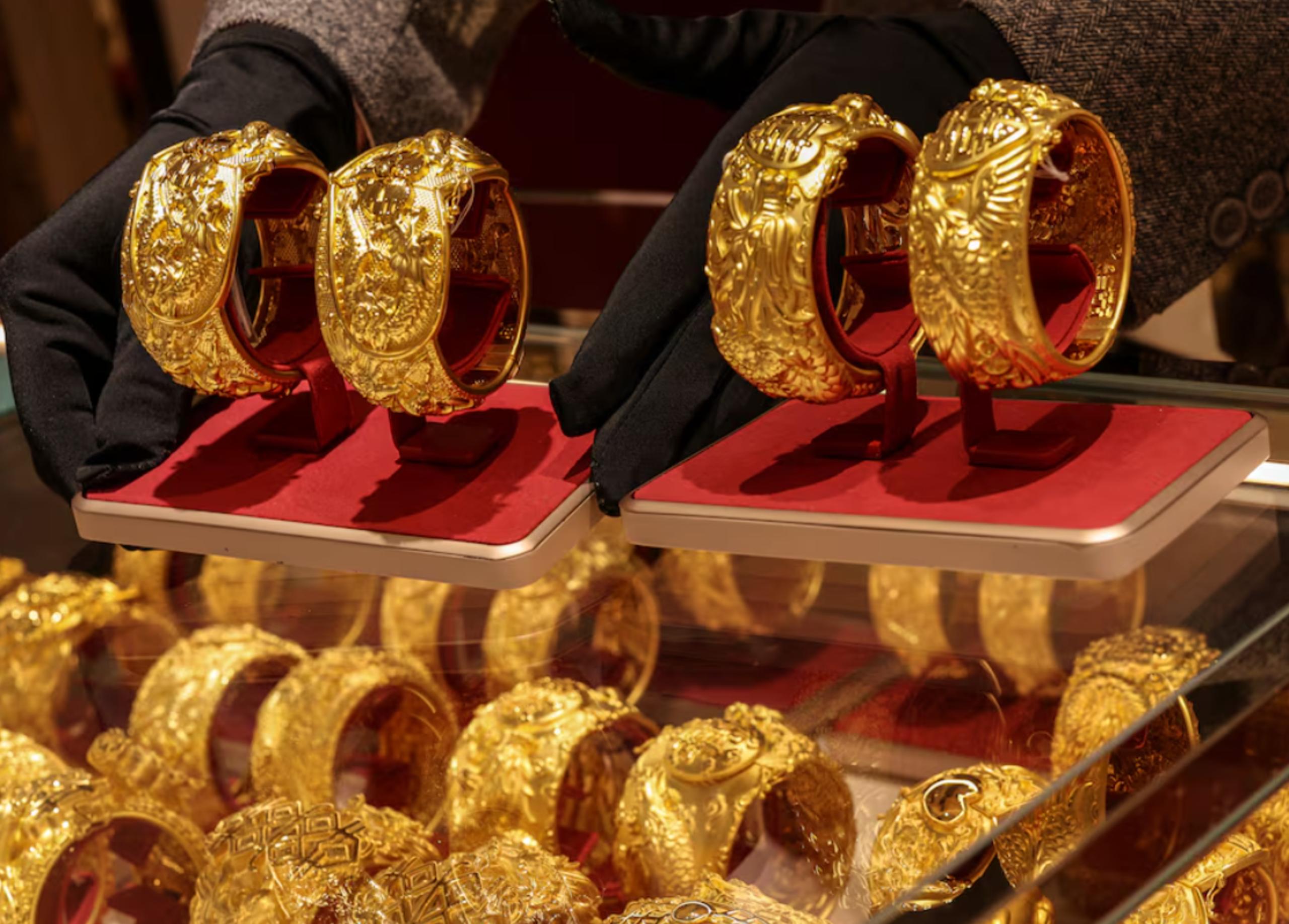 Gold Prices Ease as Stronger Dollar Pressures the Market
