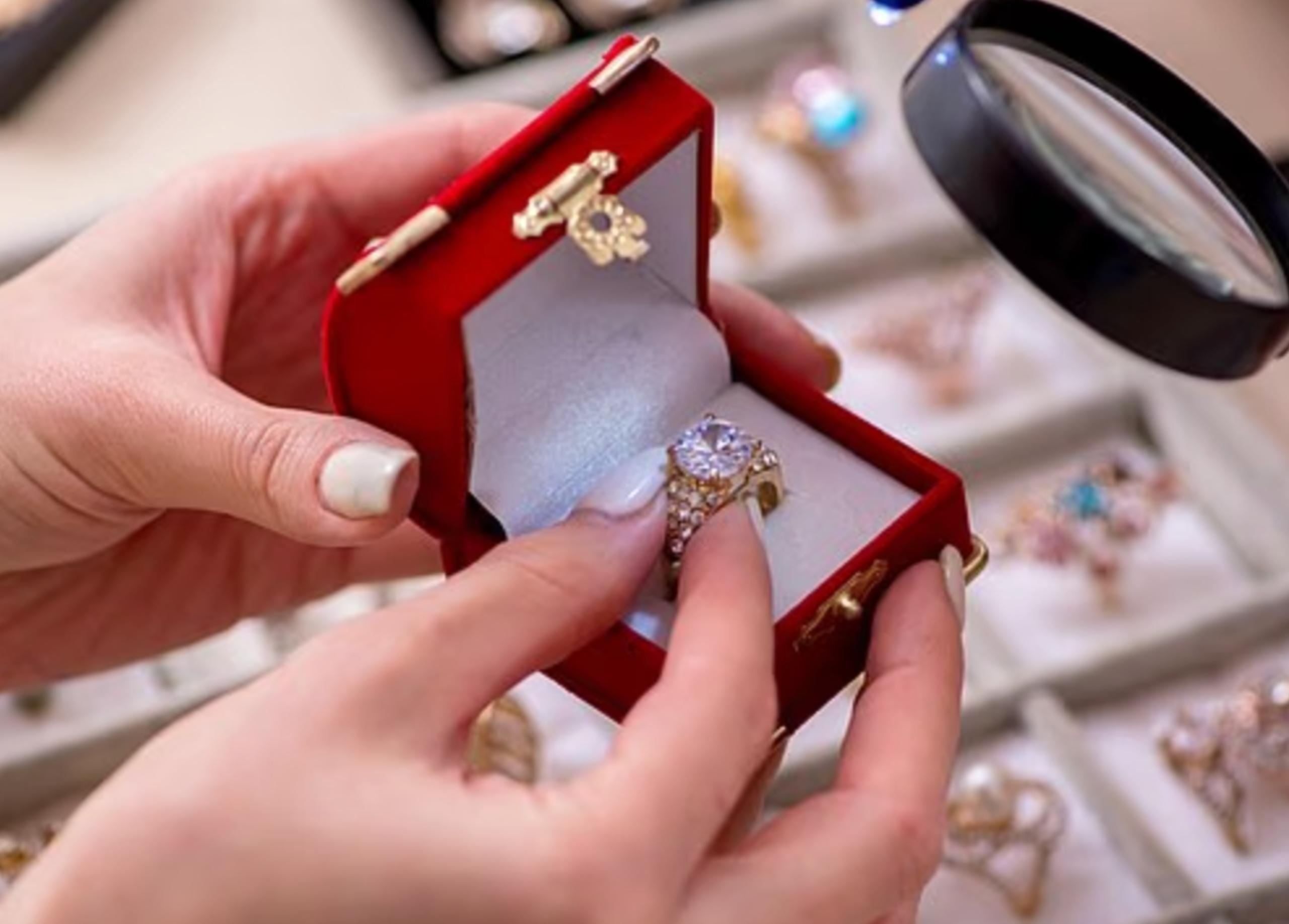Britons Continue to Cash In Jewellery as Gold Prices Soar