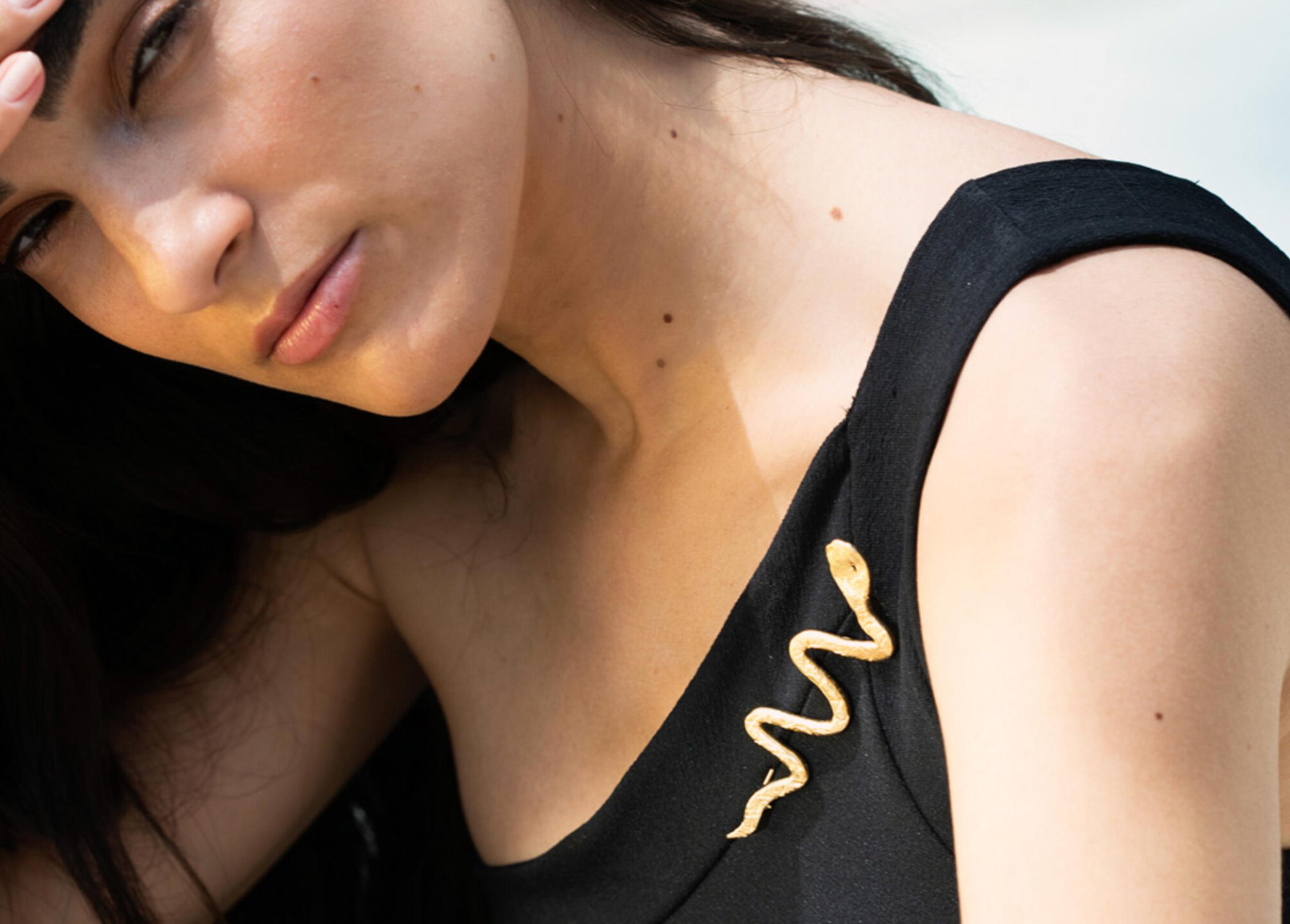 Brooches Return as SS26’s Must-Have Accessory for Men and Women