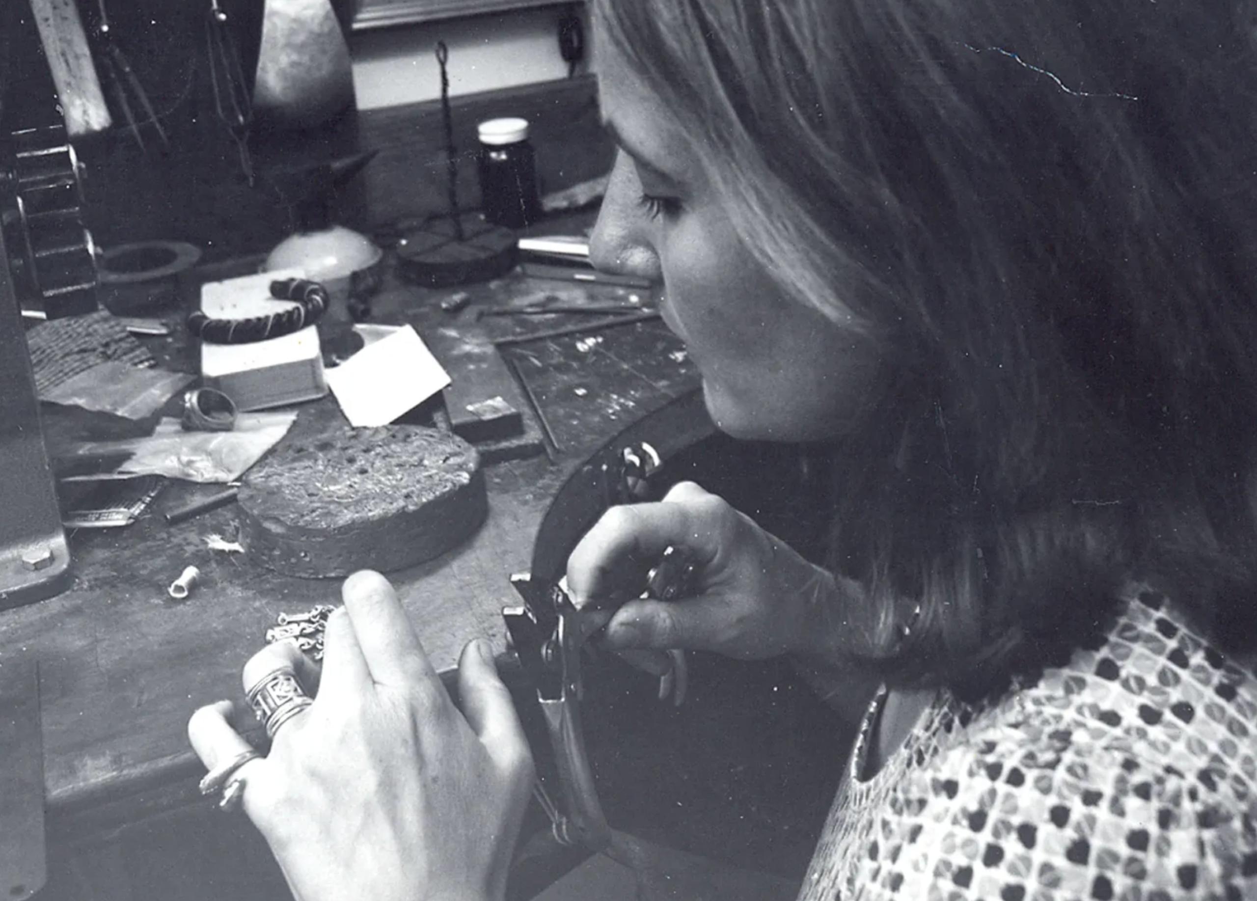 Elizabeth Gage Opens Her Workshop for an Exclusive Reader Event