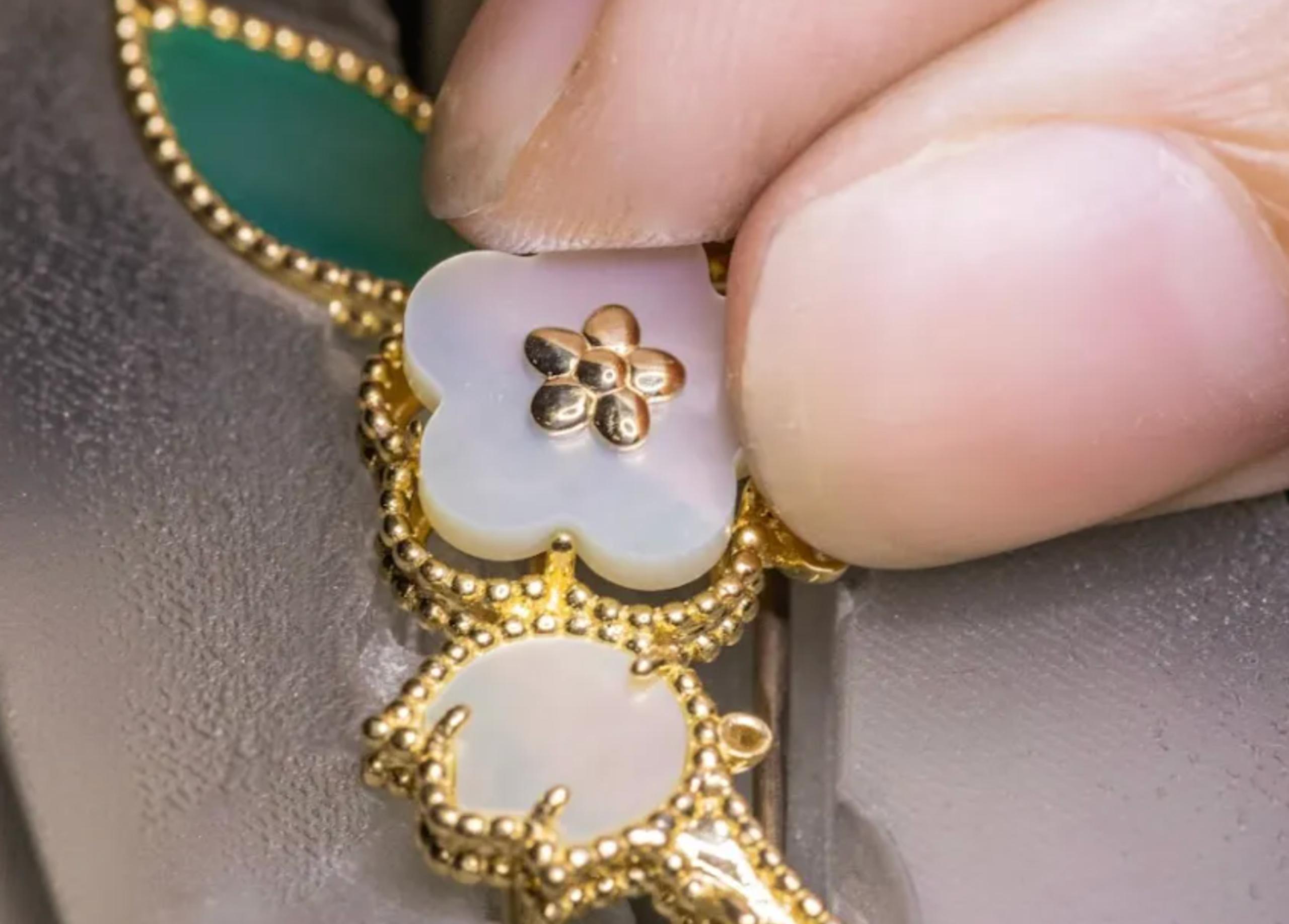 Van Cleef & Arpels unveils a new chapter of its Lucky Spring collection