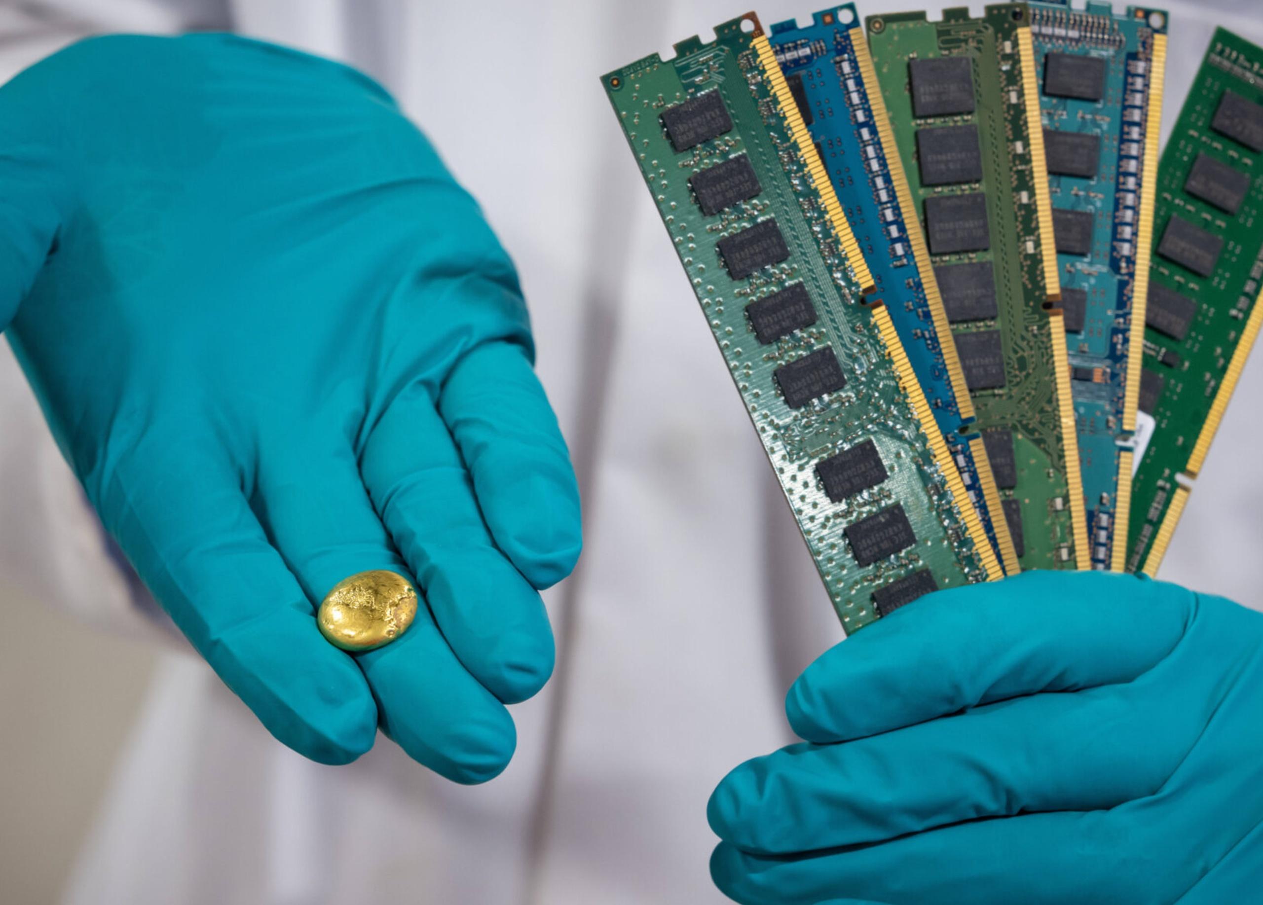 The Royal Mint Turns E-Waste Gold Into a New Opportunity for Jewellery