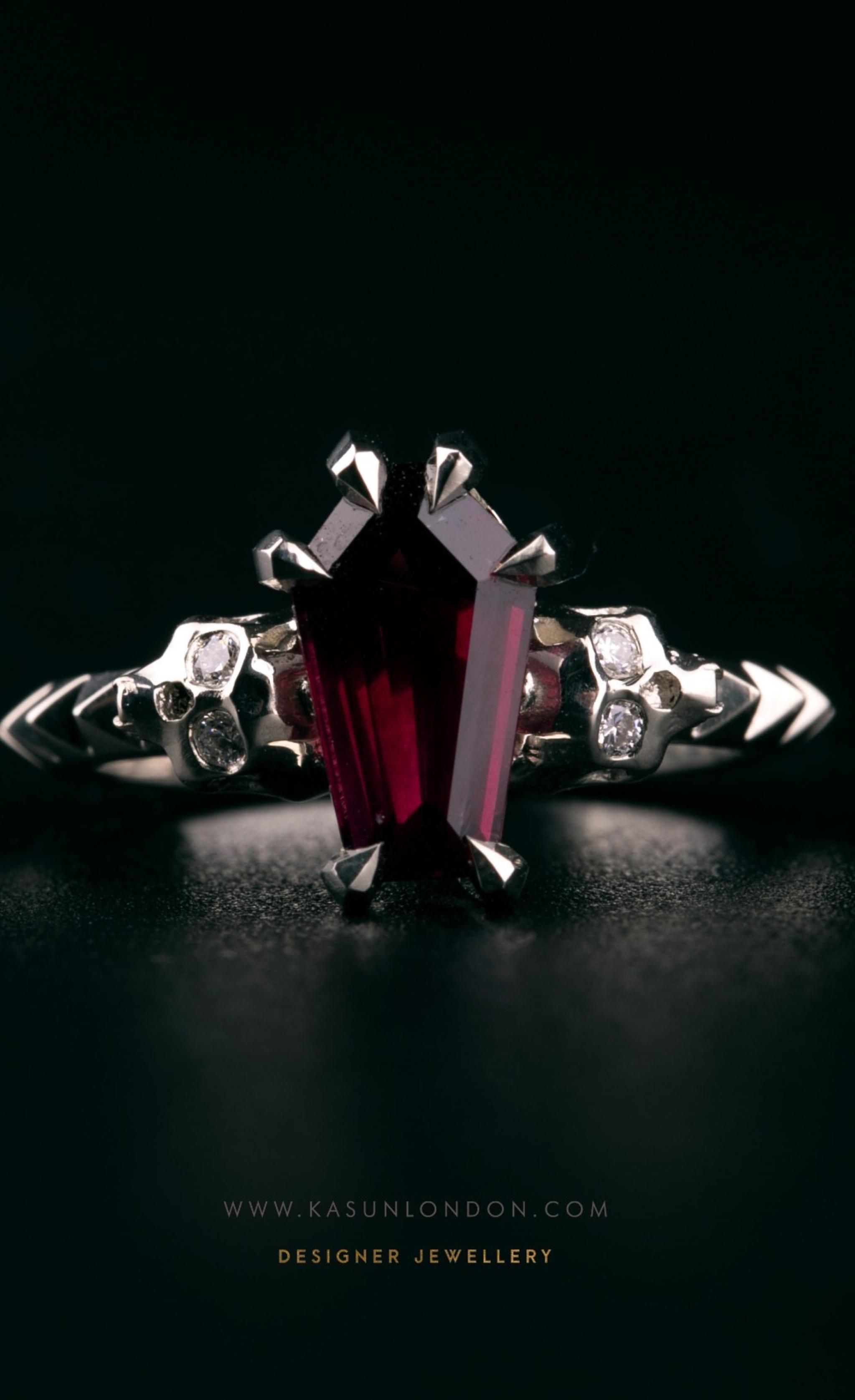 Paul & Leah’s Bespoke Kasun London Engagement Ring