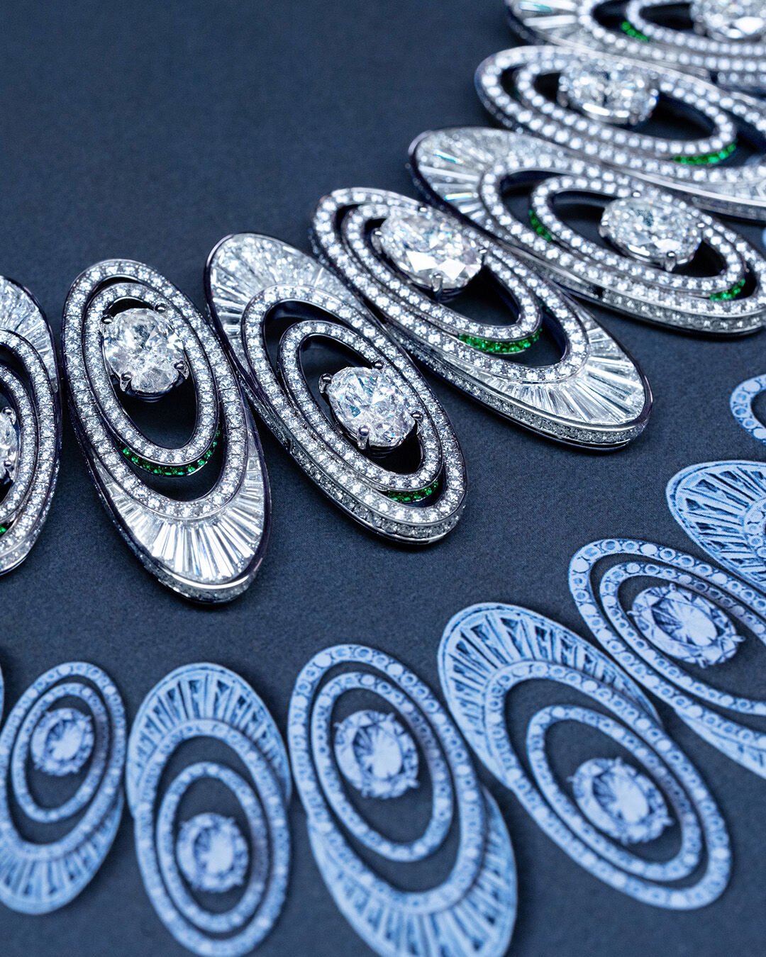 A custom-cut diamond halo creates sharp contrast and graphic rhythm, echoing the futuristic energy of the 1960s