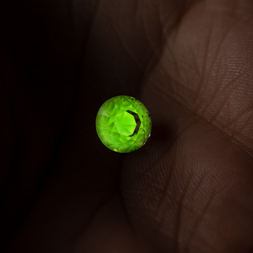 Cradled in the palm but glowing with its own energy — this BRG-II phosphorescent gemstone, developed by Sofie Boons and BREVALOR, redefines brilliance as something that comes from within.